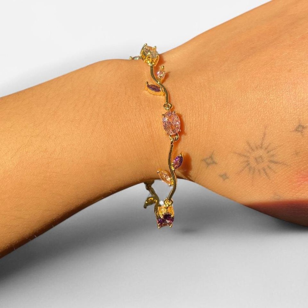 Elegant Gold Cubic Zirconia Oval and Leaf Bracelet